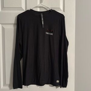 New without tags, Vuori Size Medium Gray Long Sleeve Shirt! Very Soft